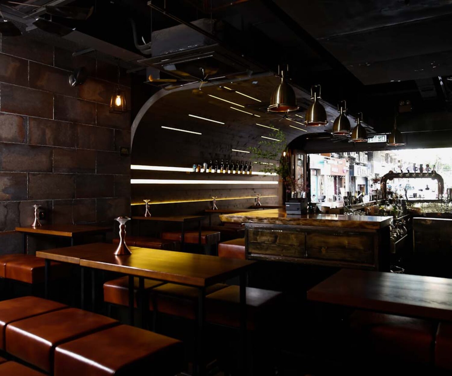 De Luna Bar and Restaurant Photo - Interior